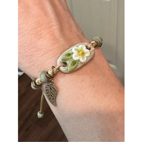Adjustable Flower Bracelet Leaf Accent Boho Vintage Style Womens Jewelry Gift - Picture 3 of 7